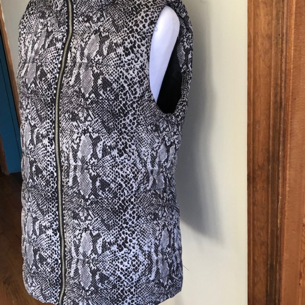 MICHAEL KORS Puffer Vest Black Gray White Snakeskin Print Medium - Picture 6 of 17
